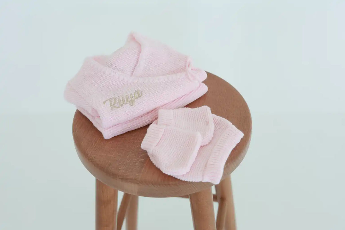 Ensemble de naissance en tricot
