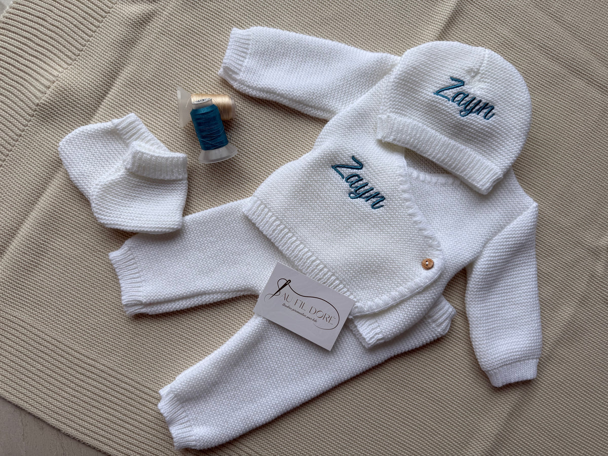 Ensemble de naissance en tricot