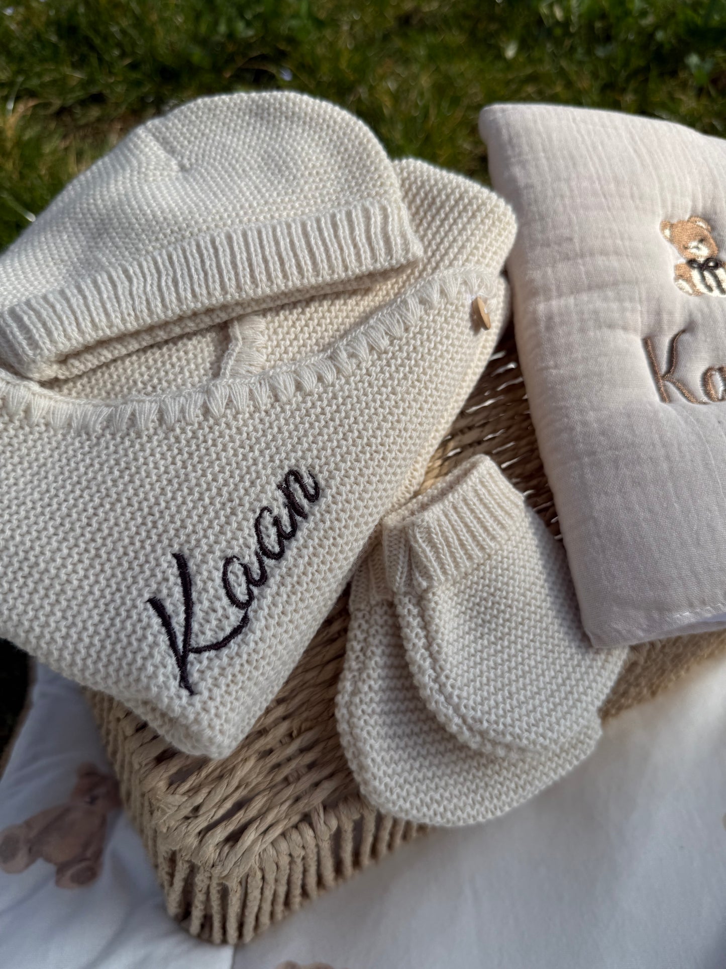 Ensemble de naissance en tricot