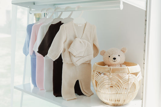 Ensemble de naissance en tricot