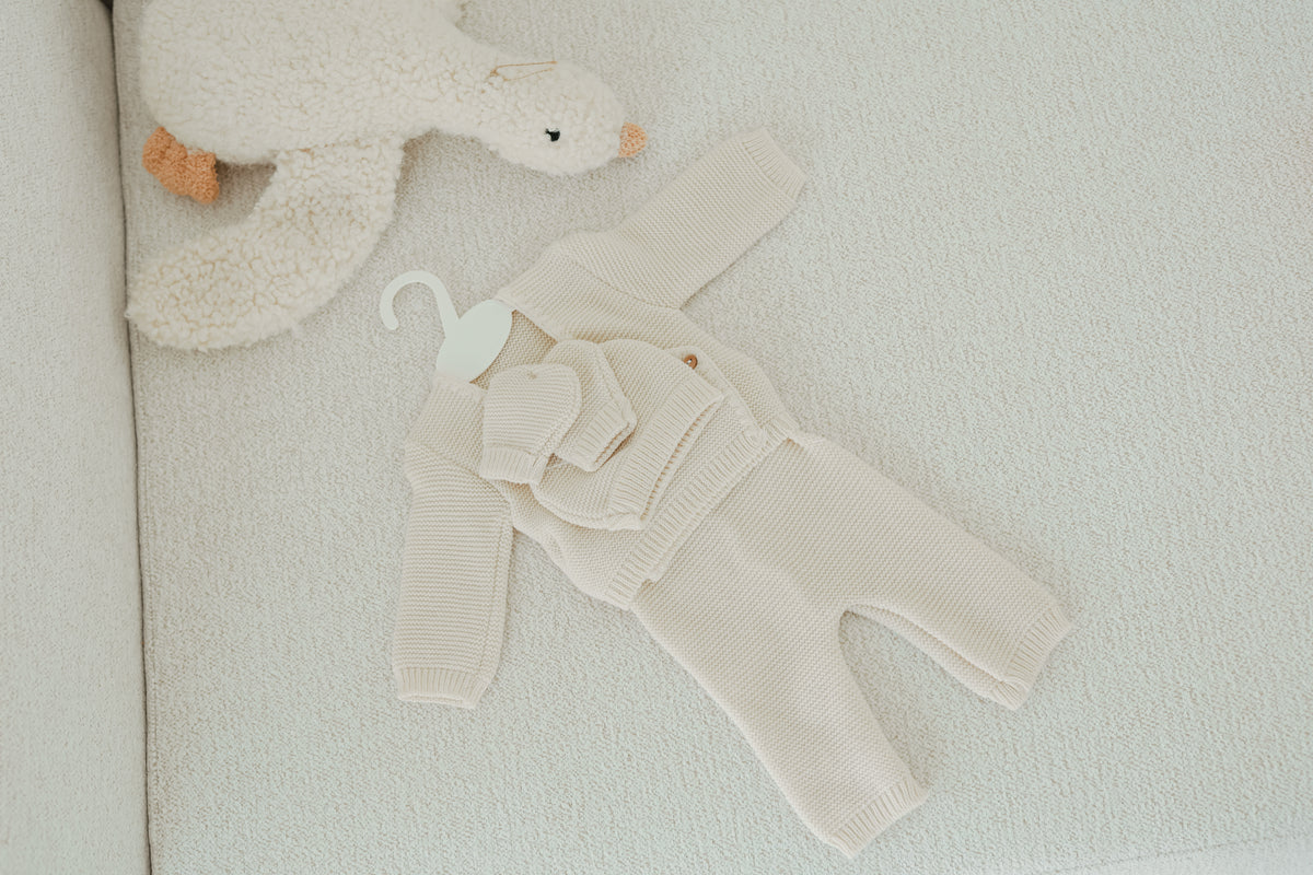 Ensemble de naissance en tricot